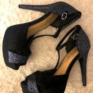 Woman heel black with blue accents